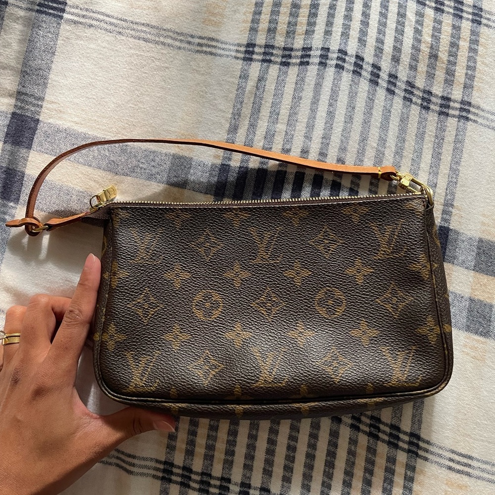 Louis Vuitton Brown Monogram accessory pochette. - Picture 2 of 7